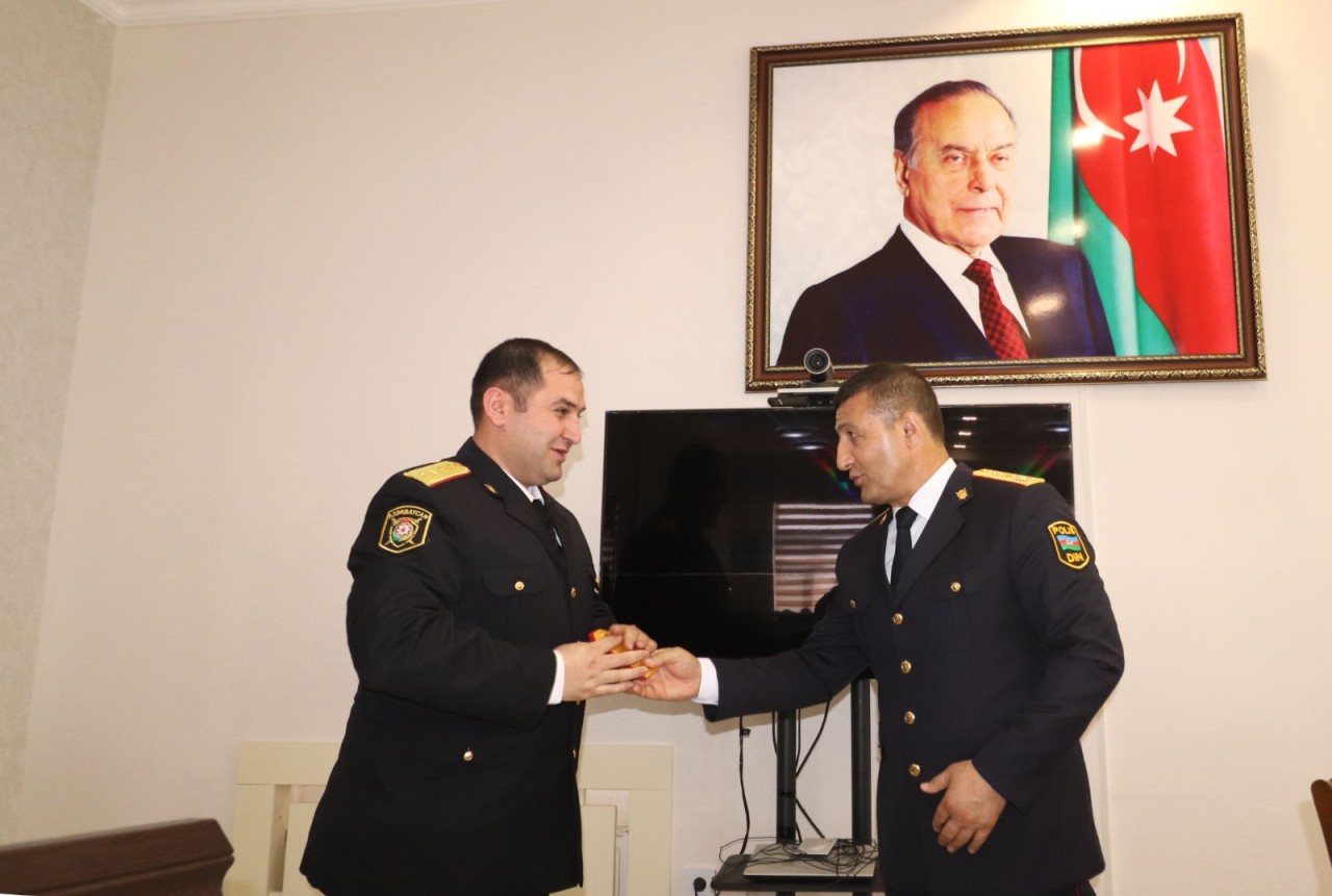 Qazaxda icra başçısı polis əməkdaşlarını Fəxri Fərmanla təltif etdi - FOTOLAR